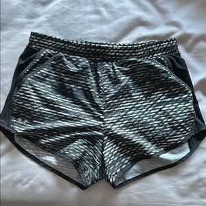 Under Armour Women's Black and Gray Patterned Shorts